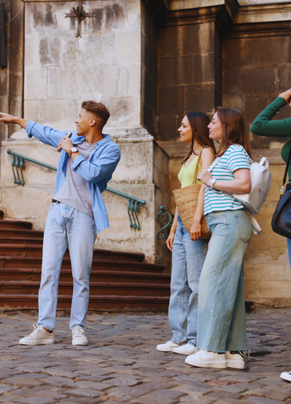 How Group Tours Make Travel Affordable and Enjoyable